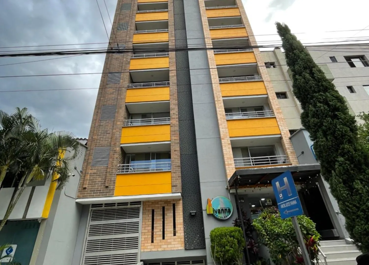 Ivanna Jumar Apartahotel Medellin Colombia