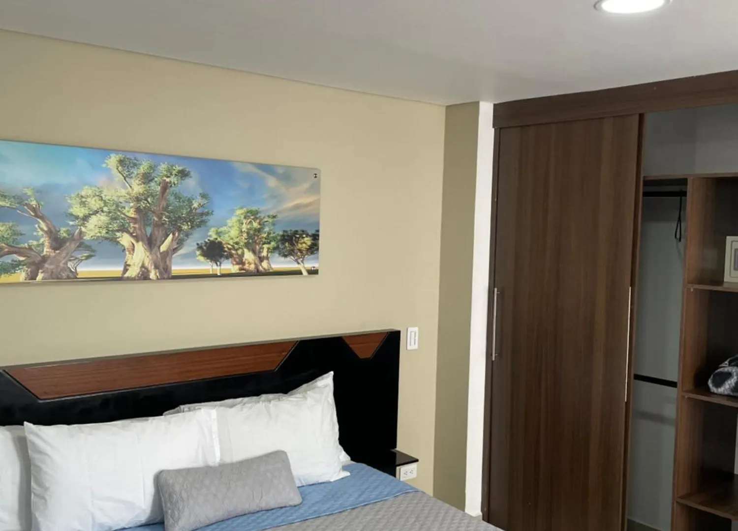 Ivanna Jumar Apartahotel Medellín