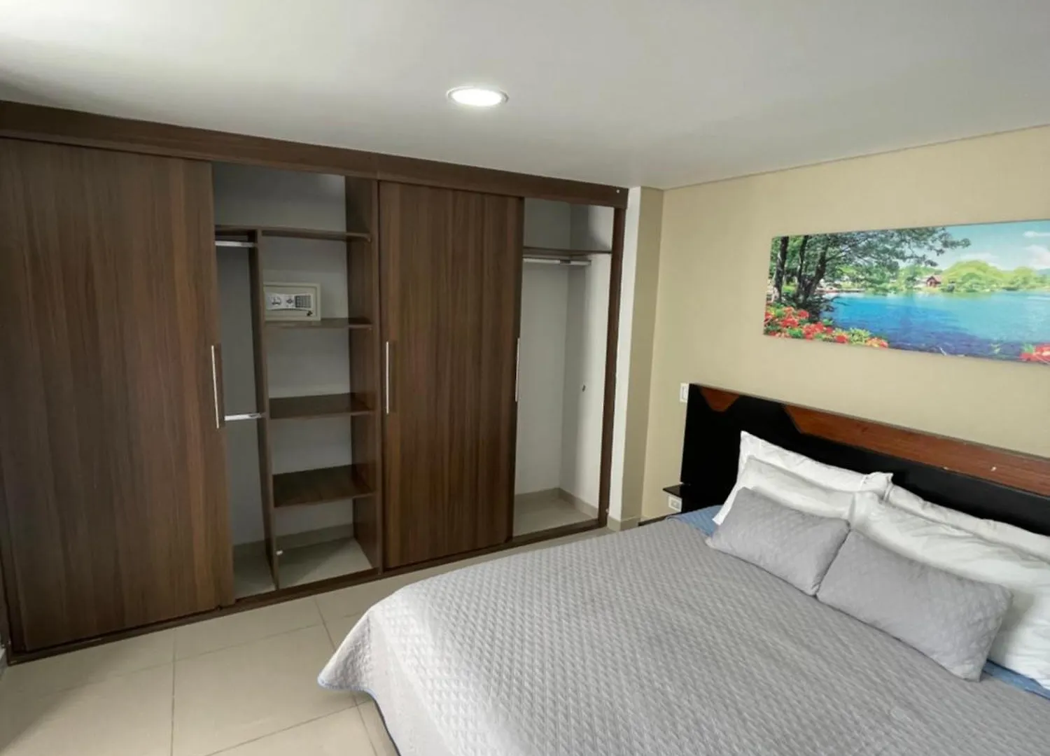 Ivanna Jumar Apartahotel Medellín Colombia